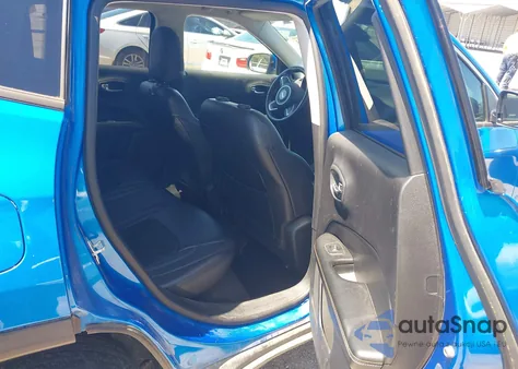 2018 Jeep Compass Latitude Fwd z USA, uszkodzony, nr VIN 3C4NJCBB1JT338496